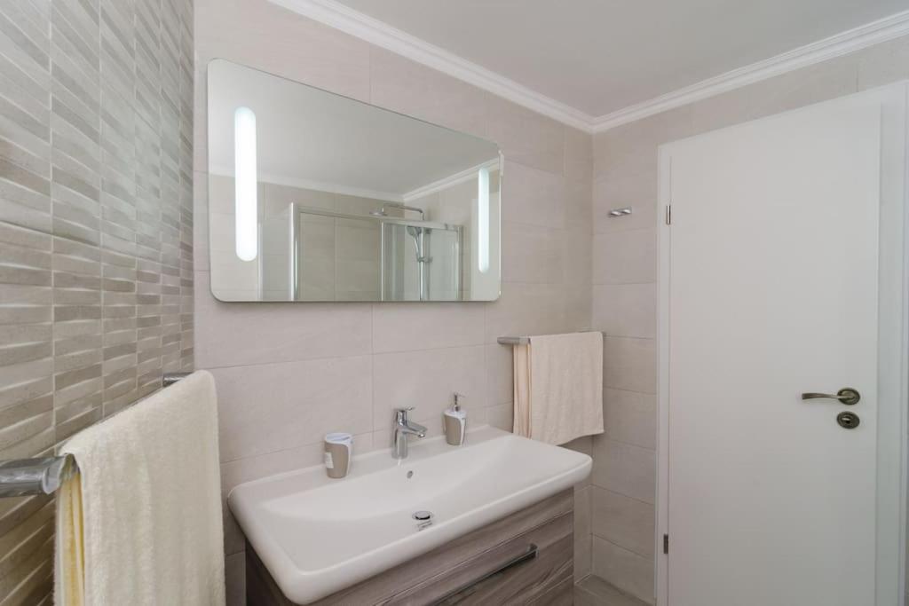 Sea View Apartment 10 Minutes Walk From Old City Dubrovnik Exterior foto